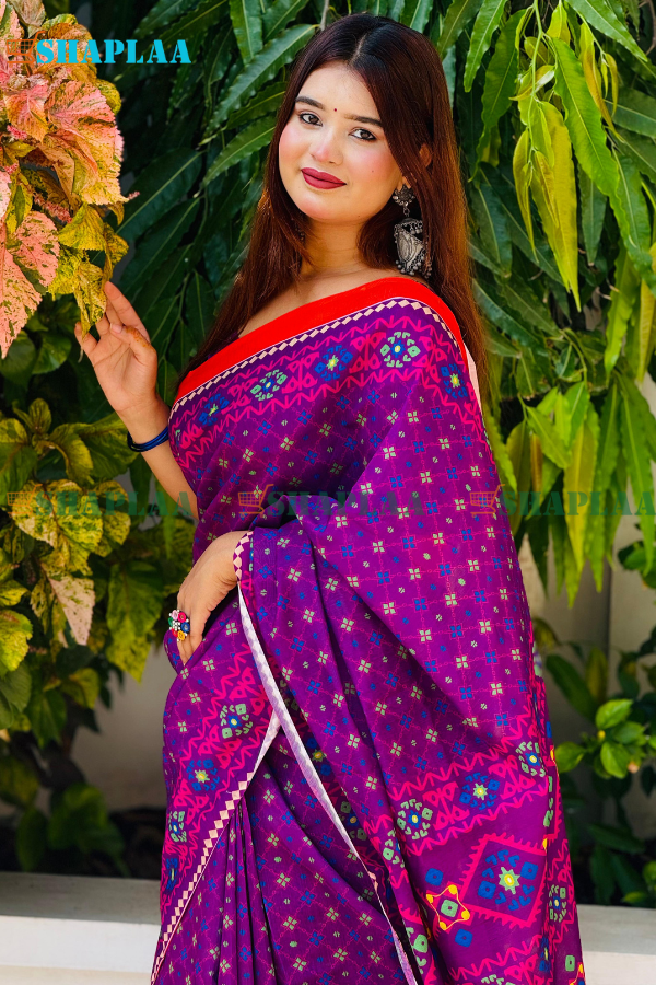 হাফসিল্ক পাড় শাড়ি।