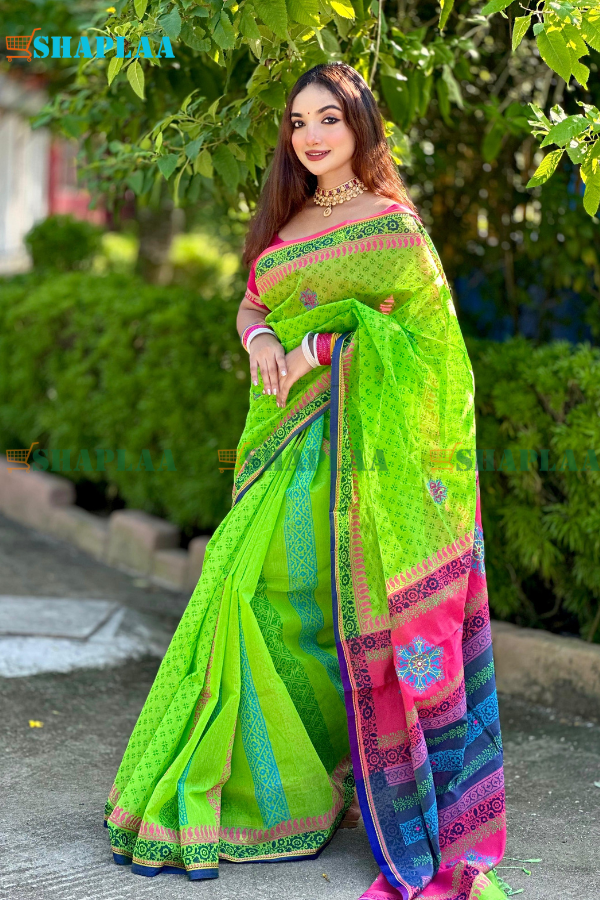 হাফসিল্ক পাড় শাড়ি।