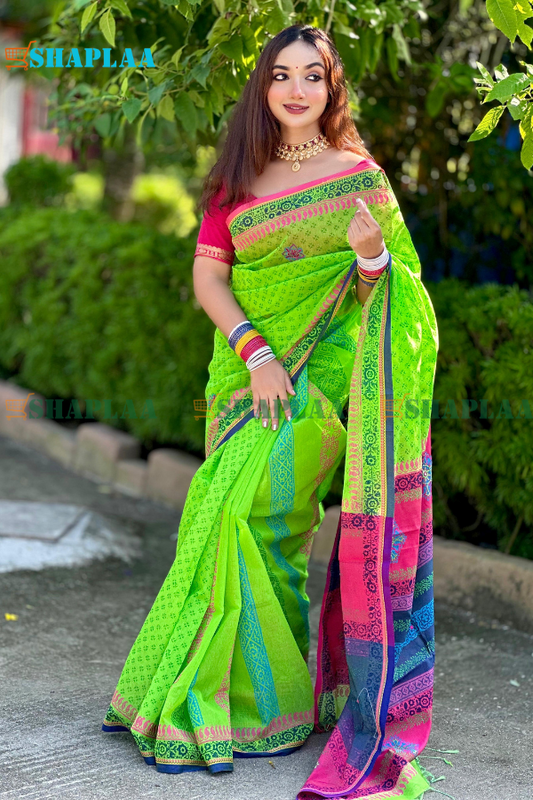 হাফসিল্ক পাড় শাড়ি।