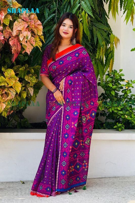 হাফসিল্ক পাড় শাড়ি।