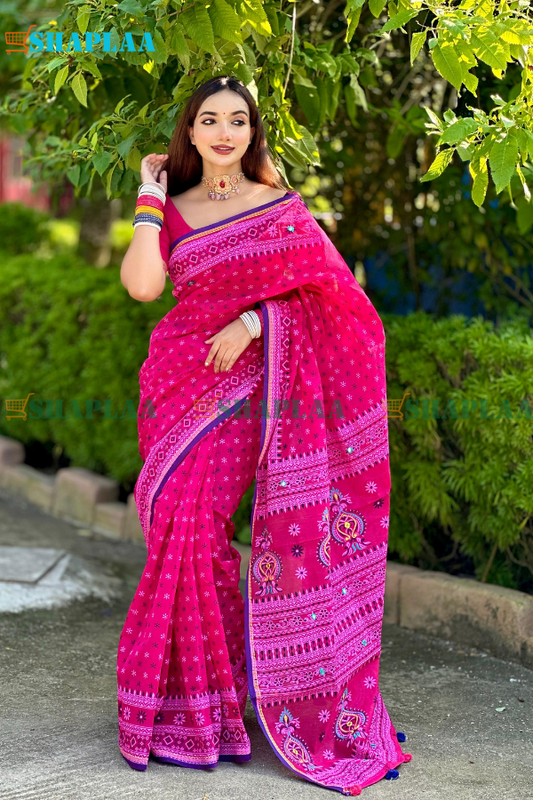 হাফসিল্ক পাড় শাড়ি।